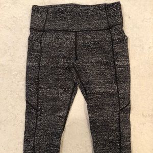 Lululemon cropped athletic leggings